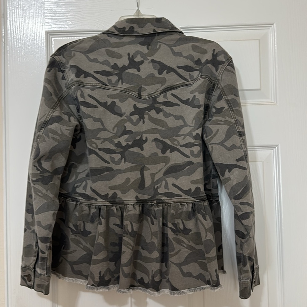 Coco & Carmen Camo Jacket S/M Peplum with Raw Edge Stretch - Picture 2 of 12